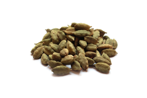 白色背景上的小豆蔻图片下载