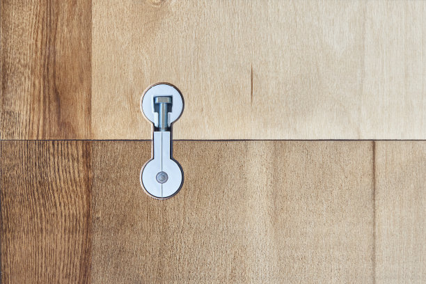 带工作台连接器的大型木制餐桌图片下载