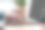 男子的手在笔记本电脑上打字的特写图片图片下载
