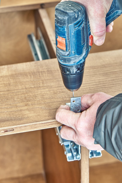 人螺丝金属角板组装户外厨房图片下载