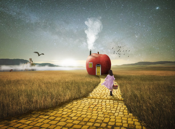 创意童话般的梦幻景观。金砖路，苹果屋，城堡和龙。图片下载