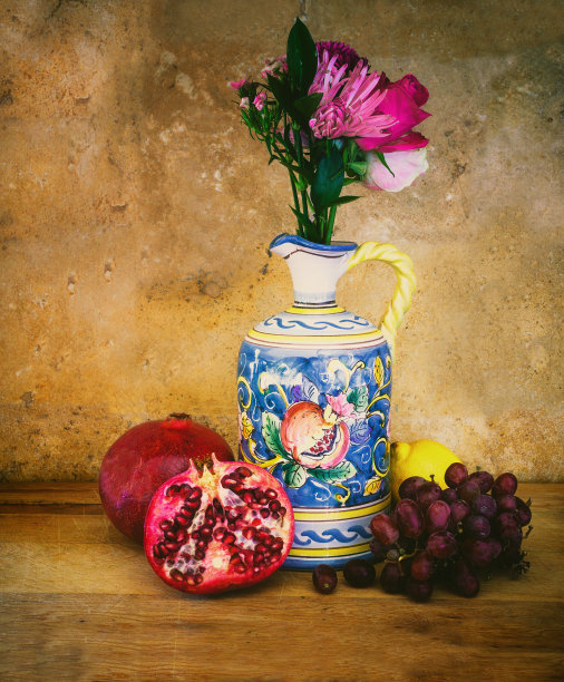 花，水果和花瓶静物图片下载