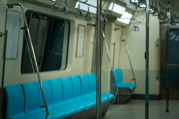 由于新冠肺炎疫情的影响，地下电转向架空无一人。图片下载