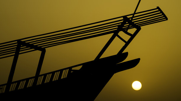 阿拉伯三角帆船和日落图片下载