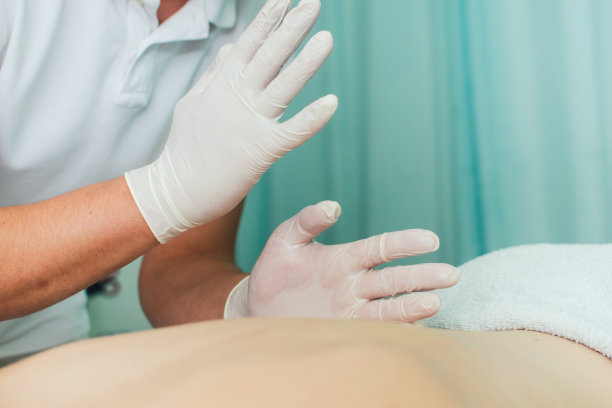 背部按摩库存照片图片下载