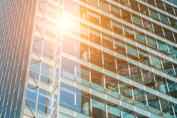 现代建筑近景玻璃窗的抽象背景图片下载