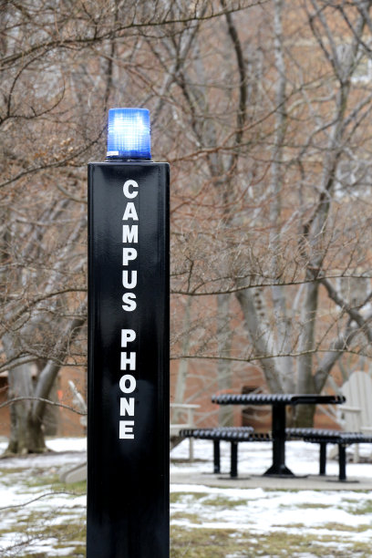 肯特州立大学的紧急电话亭和电话-主校区图片下载