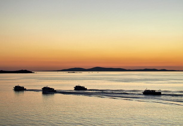 日落时分的渔船图片下载