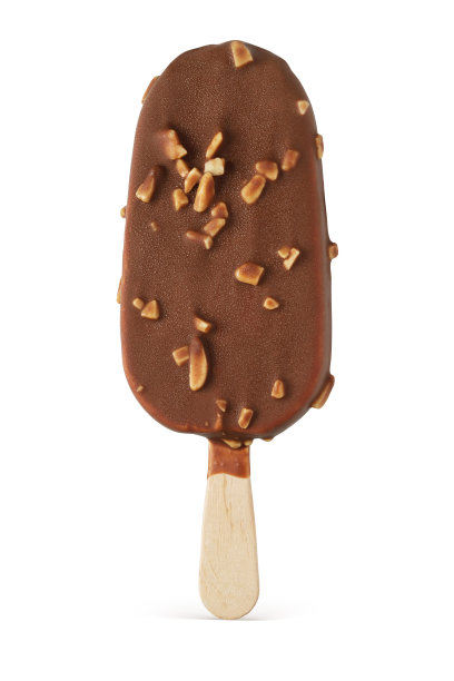 冰淇淋棒与巧克力涂层和坚果隔离。图片下载