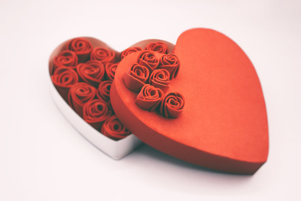 红玫瑰花头心形礼盒图片下载