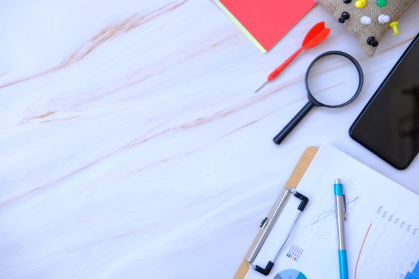 顶视图的工作空间与办公设备图片下载