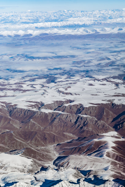 中国新疆高原和雪山的航拍照片图片下载