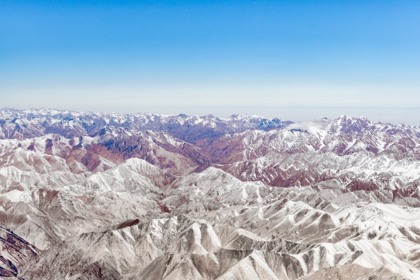 中国新疆高原和雪山的航拍照片图片下载