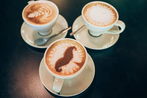 一套拿铁咖啡或卡布奇诺泡沫艺术图片下载