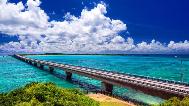 日本冲绳县池沼岛的夏日美景图片下载