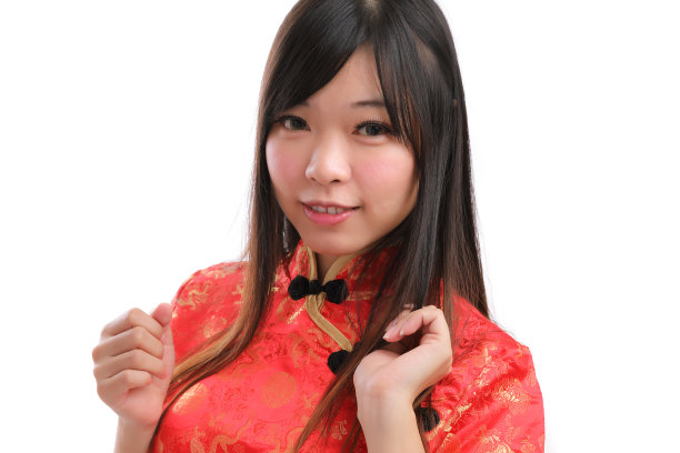 美丽的女人穿着红色旗袍看着和微笑在中国新年图片下载