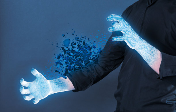 冰冷的手与冰冷的石头粉碎-权力的概念图片下载