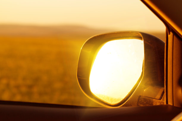 在汽车概念中旅行图片下载