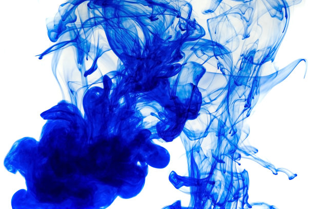 溶于水的蓝墨水图片下载