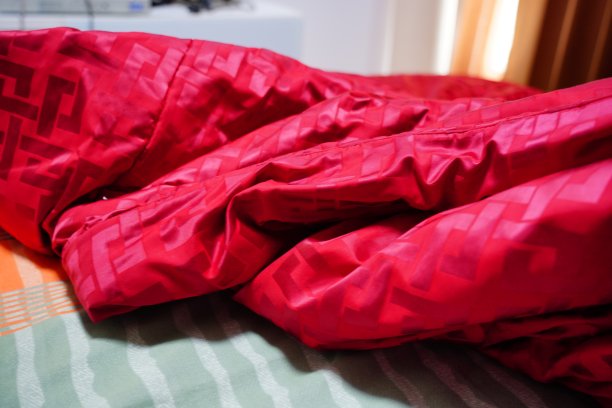红床单，床上的毯子图片下载
