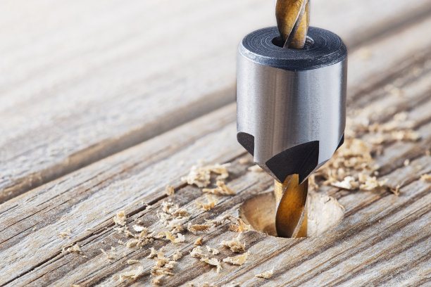 沉钻钻头用于旧木板上螺钉孔的沉孔图片下载