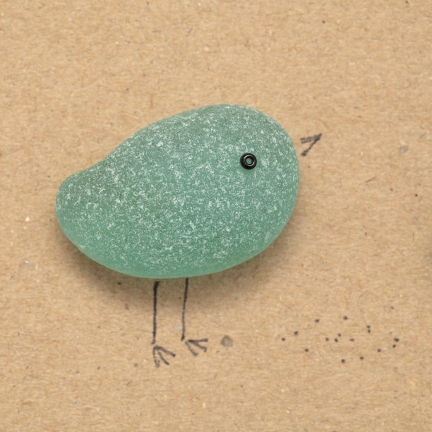 纹理工艺纸背景有趣的小鸟制成的一片海玻璃图片下载