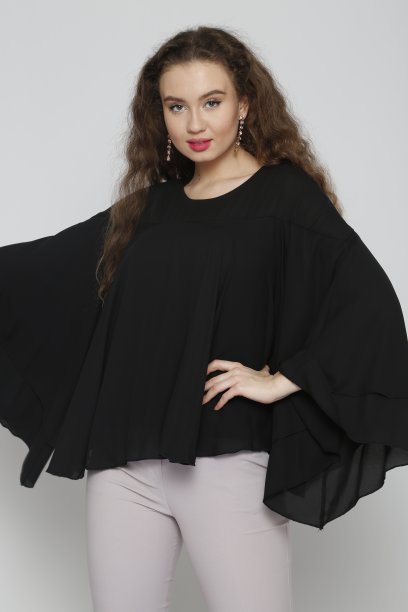 加尺寸美丽的女人在白色的背景休闲连衣裙前图片下载