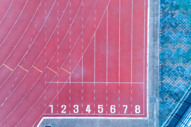 运行轨道与数字在俯视图图片下载