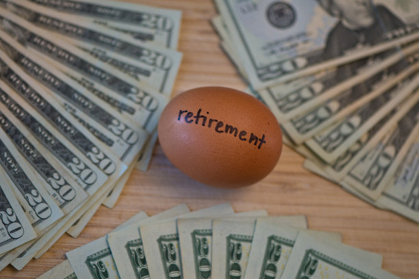 退休-养老金和钱图片下载