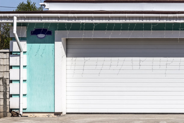 白色的车库门图片下载