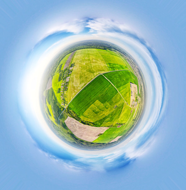 球形自然景观全景图。小星球panorana图片下载