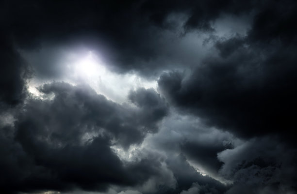 戏剧性的乌云图片下载