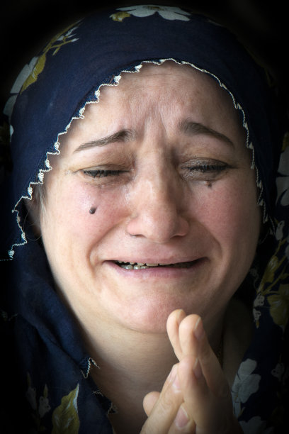 中年土耳其妇女哭泣图片下载