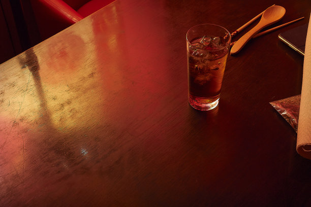 穆迪夜总会的酒图片下载