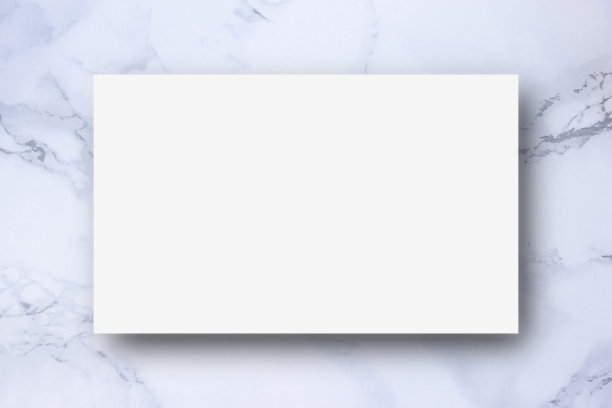 白色多边形颜色sheet和黑色阴影在大理石的背景图片下载