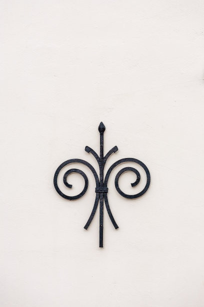 墙壁上的铁制装饰品图片下载
