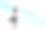 生活方式运动女性瑜伽锻炼和姿势健康的生活。年轻女孩或人们摆平衡身体，重要的禅和冥想锻炼和健身运动户外沙滩。大海和蓝天的背景。卫生保健的概念图片下载