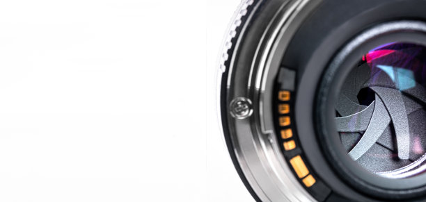 切割单反光圈的对焦，分离背景上的无反光镜镜头，以及专业摄影棚的摄影、胶片或快门技术概念的复制空间图片下载