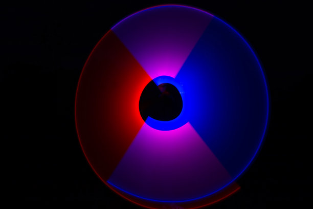 一个粉红色和蓝色的圆圈图片下载