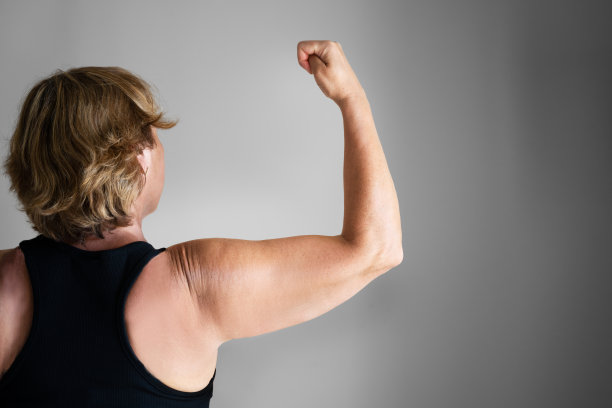 超重的女士手臂和多余的脂肪图片下载