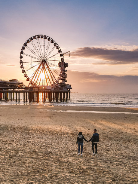 荷兰海牙斯赫弗宁根码头的摩天轮图片下载