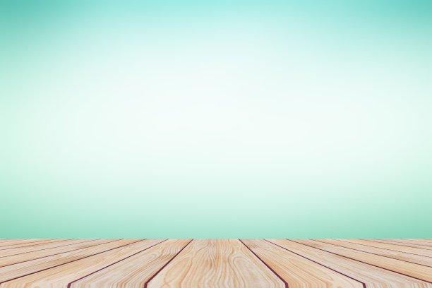 绿色背景上的空木桌图片下载