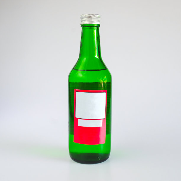 白葡萄酒，绿瓶，白瓶。图片下载