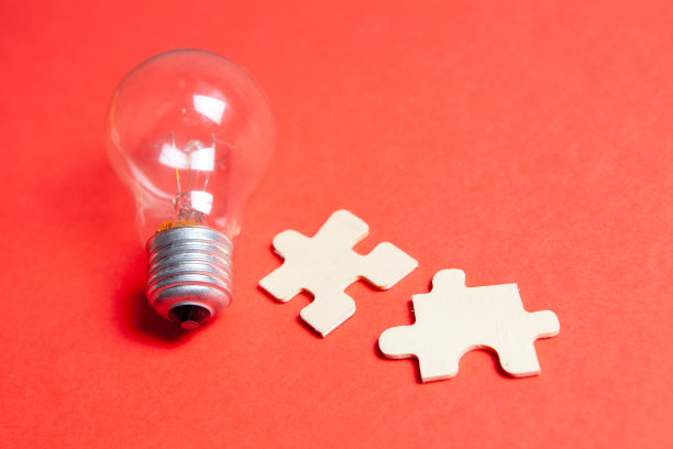 灯泡和拼图图片下载