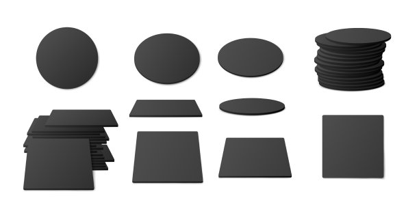 将啤酒杯杯垫单独放置或堆放图片下载