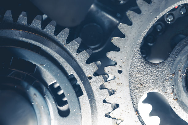 Atv发动机齿轮与油迹和污垢，拆卸维修和保养图片下载