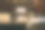 一张打字机在一张报纸上的照片，地板上有深蓝色的天鹅绒织物，里面有纸，旁边是一个棕色的皮沙发图片下载