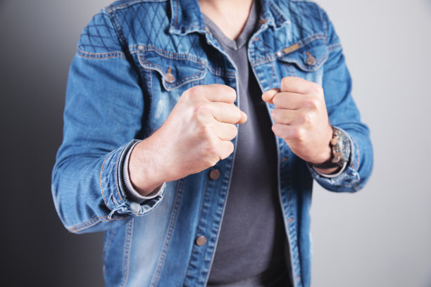 手握商人拳头，强力出击图片下载