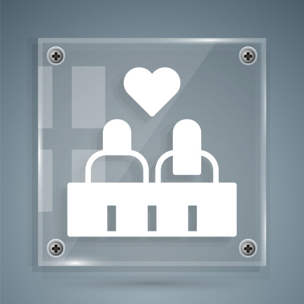 白色浪漫的剪影，情侣坐在上面图片下载