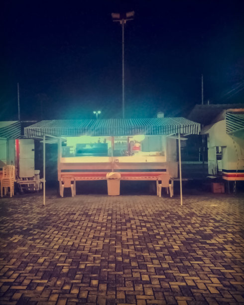 小吃摊晚上营业图片下载